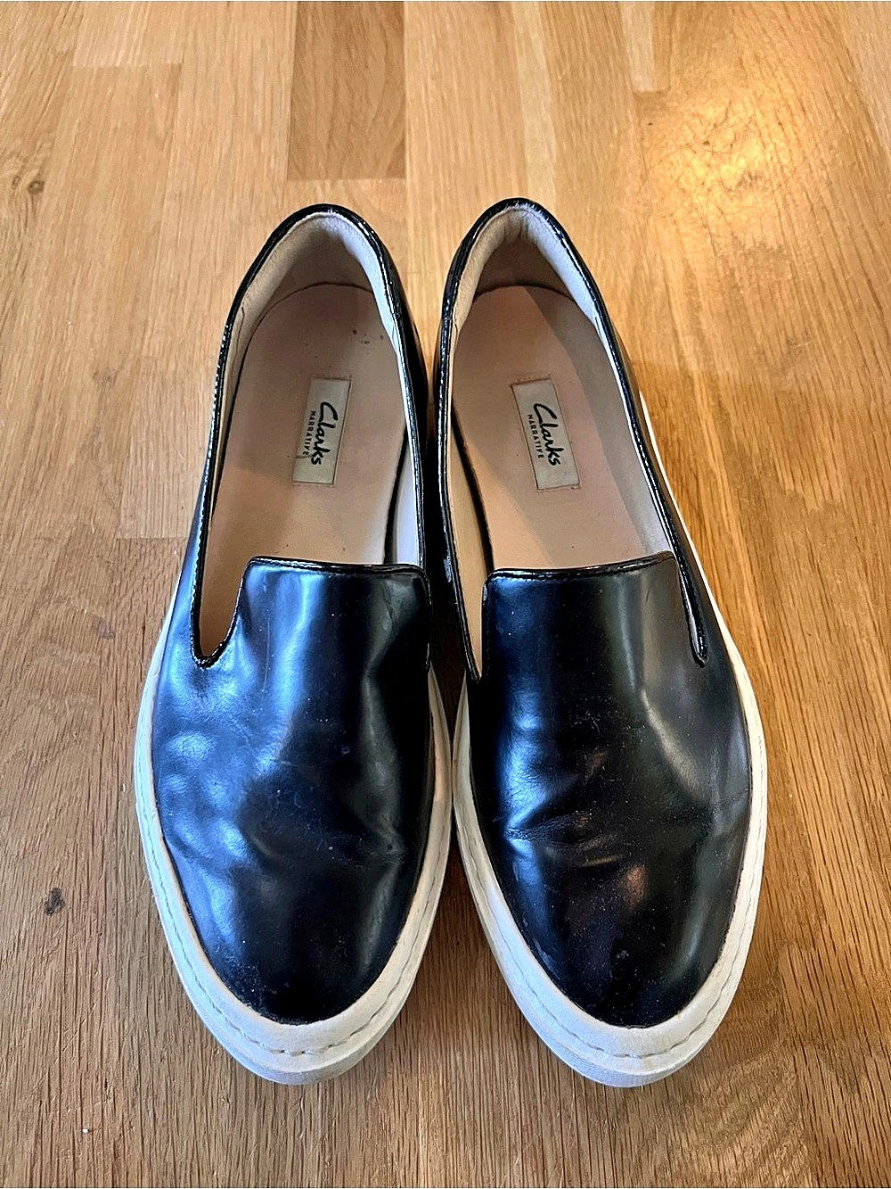 Clarks Narrative Black & White Slip-On Sneakers size 9.5